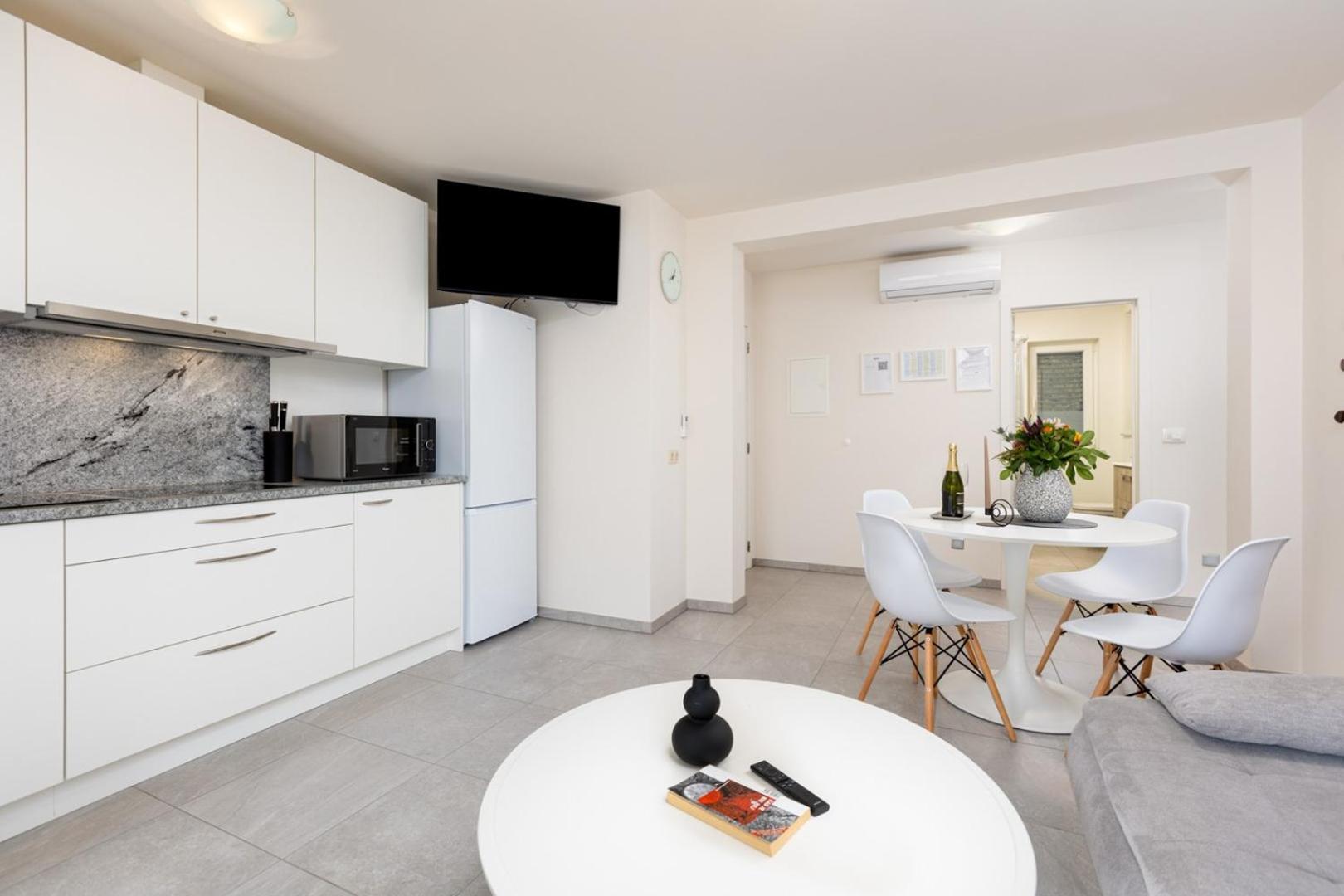 Apartments Pivas Malinska Exterior photo